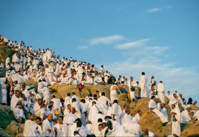الحجاج يؤدون شعائر عرفات.. ويستعدون للنفرة