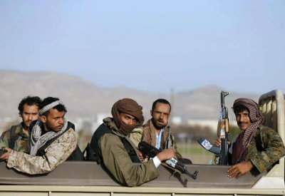 مقتل قيادي حوثي بحجة والميليشيات تنهب منظومات اتصالات
