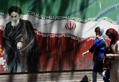 بعد عقوبات واشنطن.. "البسطاء" يدفعون ثمن سياسات إيران