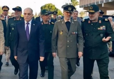 وزير الدفاع الإيراني يصل سوريا وسط ضغوط روسية