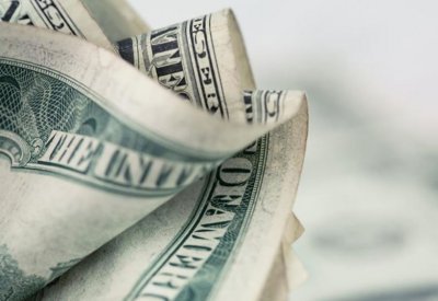 ماذا فعلت إدانة مستشاري ترمب بالدولار؟
