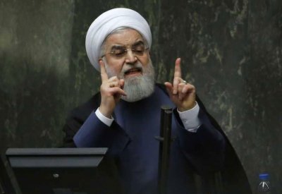 في لعبة إلقاء اللوم.. عبارة "انتحارية" من روحاني تهدد النظام