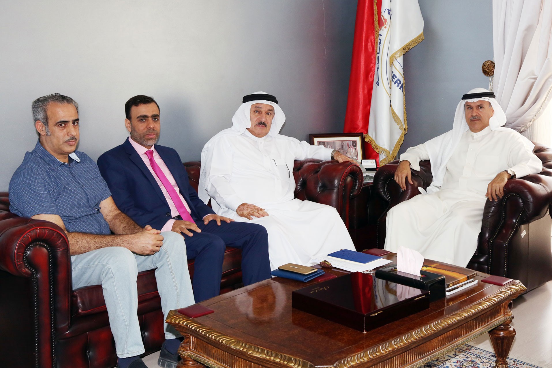محافظ العاصمة يطّلع على احتياجات صيادي منطقتي الجفير والغريفة