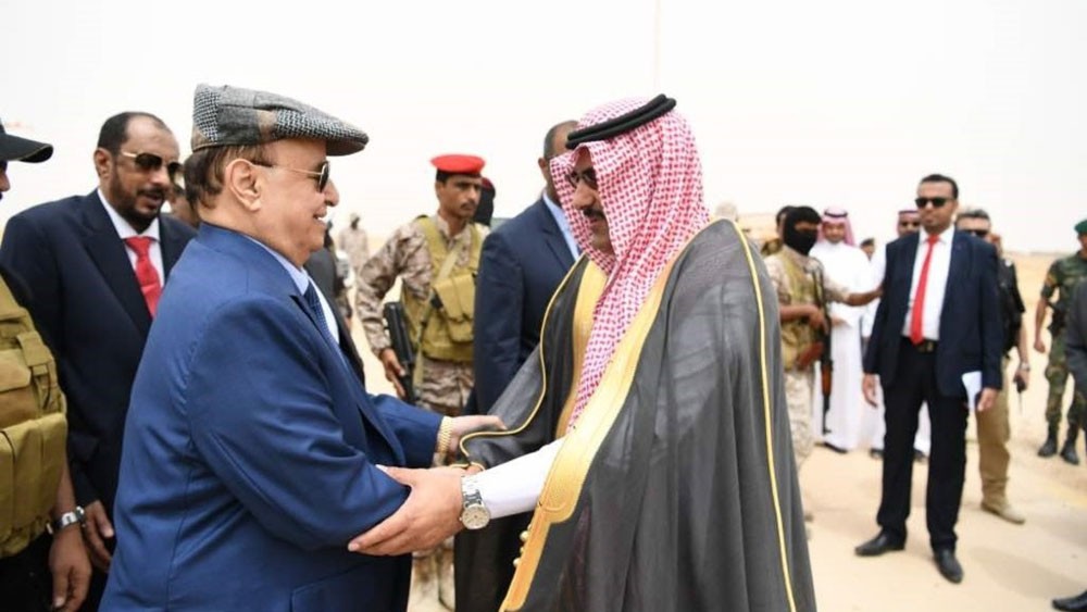 هادي وسفير السعودية باليمن في "المهرة" لافتتاح مشاريع