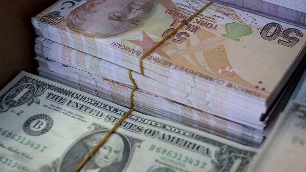 الليرة التركية تهوي إلى مستوى قياسي وسط تهديدات أميركية