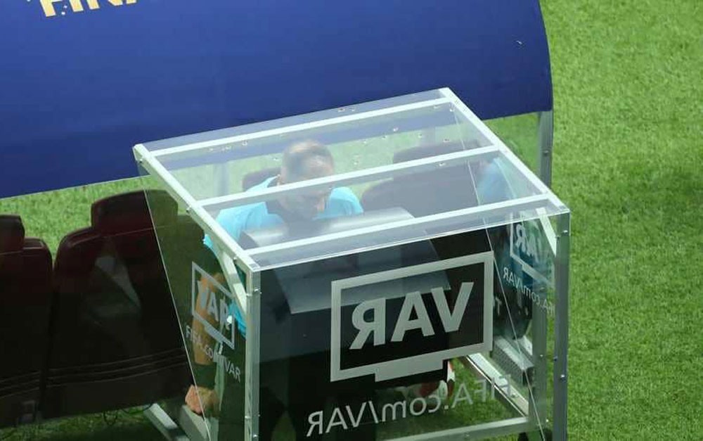 فرنسا تعتمد تقنية الـ VAR مع بداية الموسم