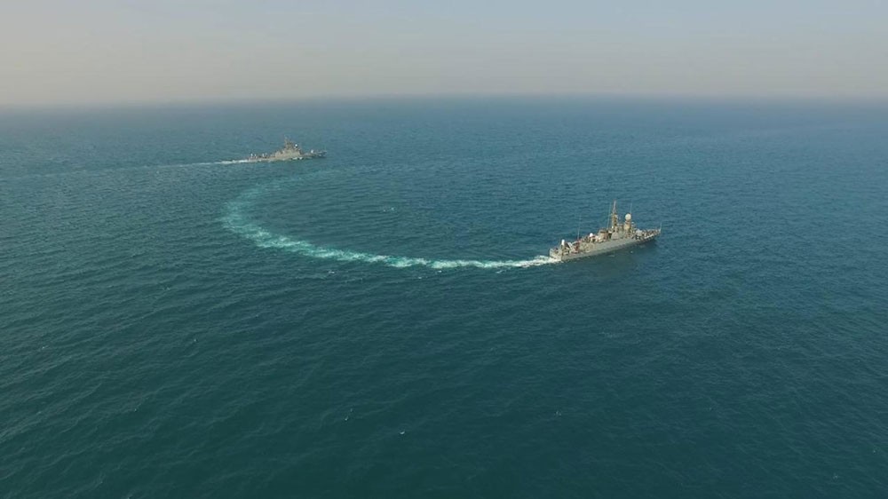 إيران تستعد لمناورات إغلاق مضيق هرمز.. وأميركا تتابع