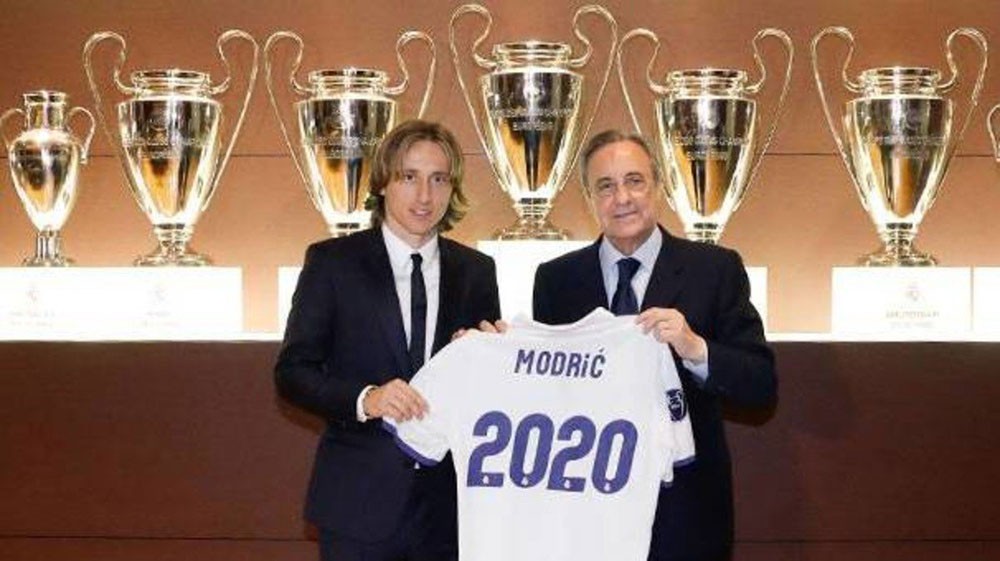 بيريز رداً على انتقال مودريتش: فسخ عقده 750 مليوناً