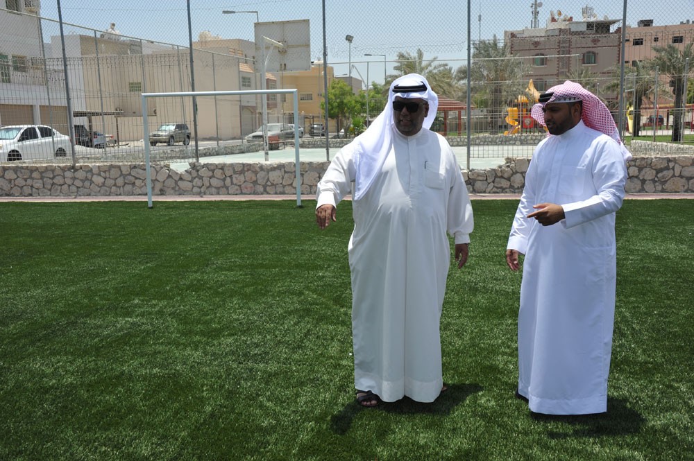 مدير عام بلدية المحرق يتفقد مراحل استكمال عمليات الصيانة بحديقة قلالي