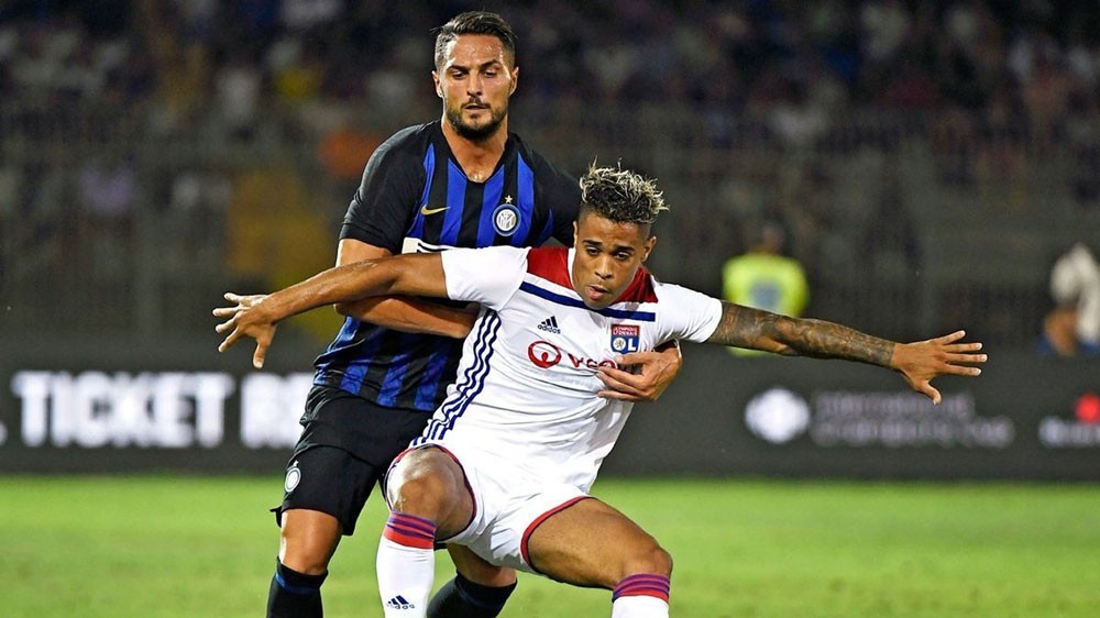 إنتر ميلان يتجاوز ليون في كأس الأبطال الدولية