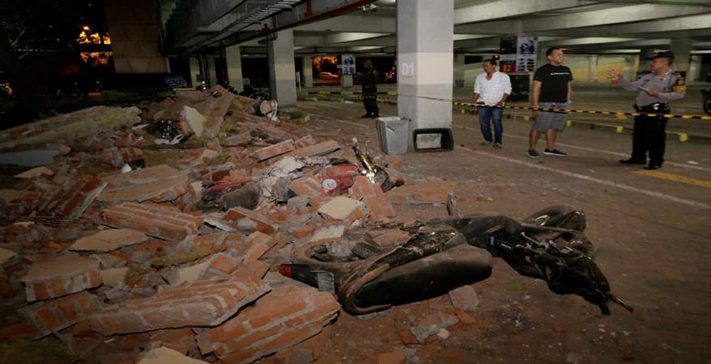 ارتفاع حصيلة زلزال اندونيسيا الى 82 قتيلا ومئات الجرحى 