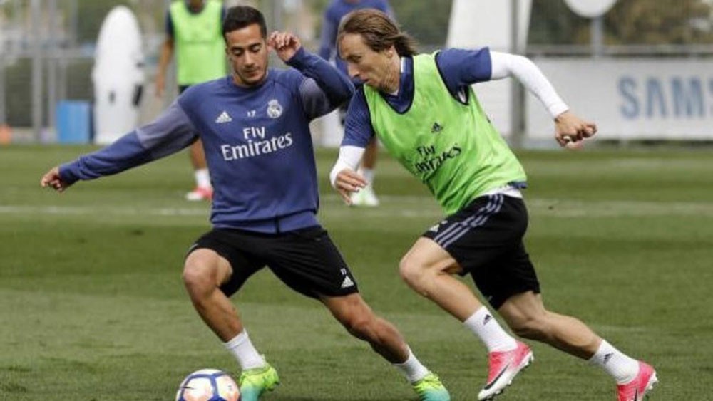 فاسكيز : مودريتش باقٍ في ريال مدريد