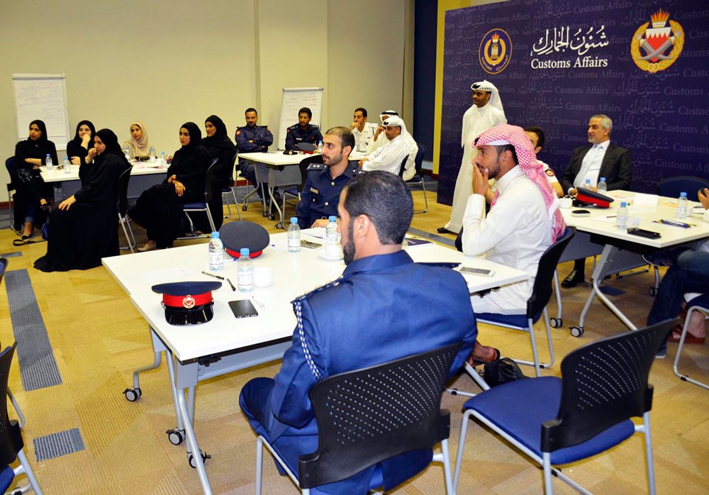 وزارة الداخلية تقيم دورة "التألق بالمبادرات" لعدد من منتسبيها