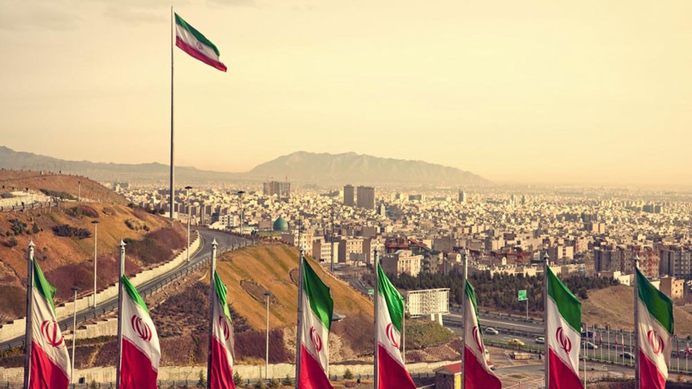 أول تأثير للعقوبات.. 100 شركة عالمية تغادر إيران