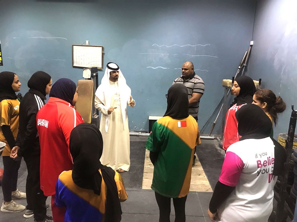 الغانم يزور تدريبات منتخب رفع الأثقال للسيدات