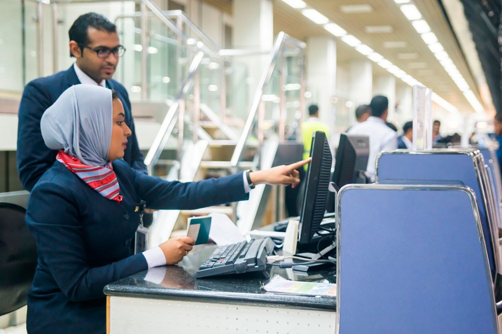 (باس) تسهل إجراءات السفر للحجاج من مطار البحرين الدوليّ
