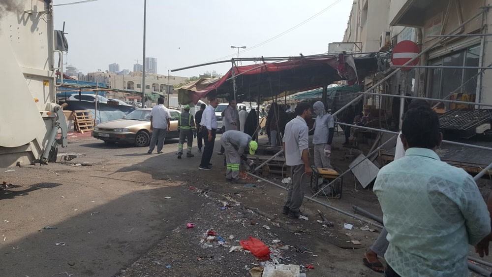 "الأمانة" ستنقل البحرينيين المخالفين لداخل السوق