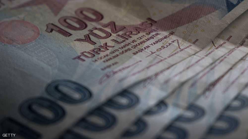 الليرة التركية تهوي باليورو لأدنى مستوى أمام الدولار