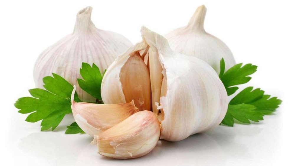هل يخلصك الثوم من الوزن الزائد؟ إليك الإجابة..