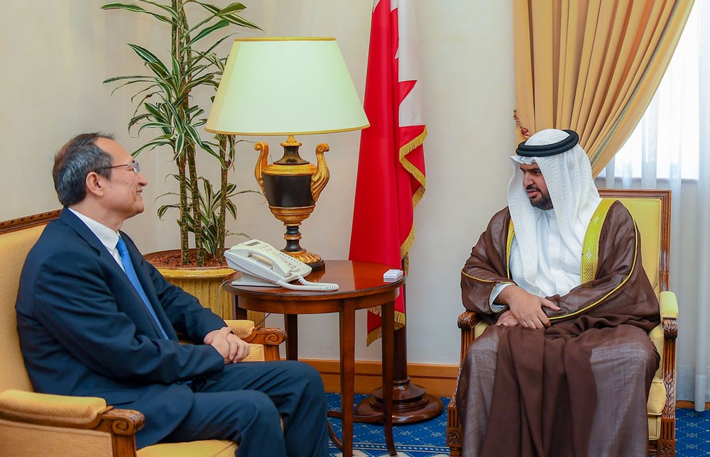 سمو الشيخ عيسى بن علي يستقبل السفير الصيني‎ لدى المملكة