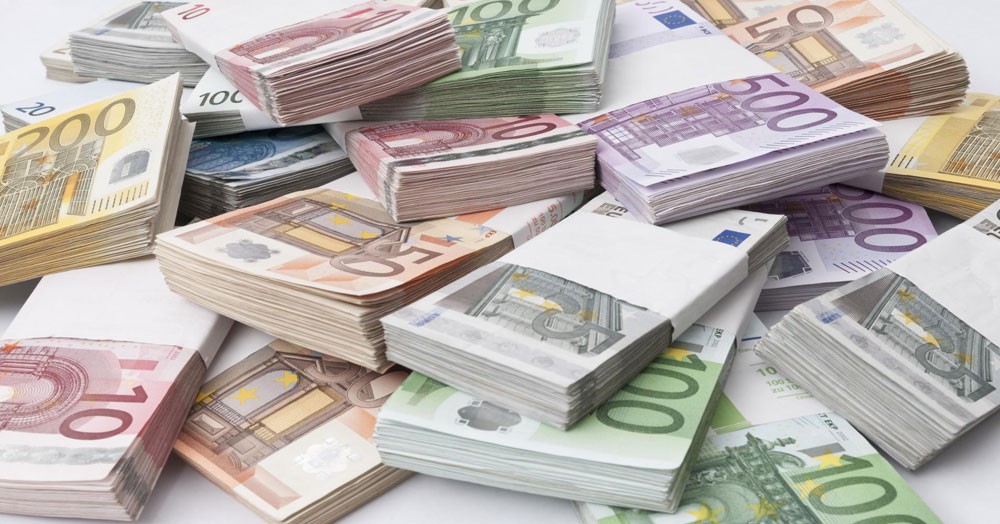 تراجع اليورو والليرة وارتفاع الدولار