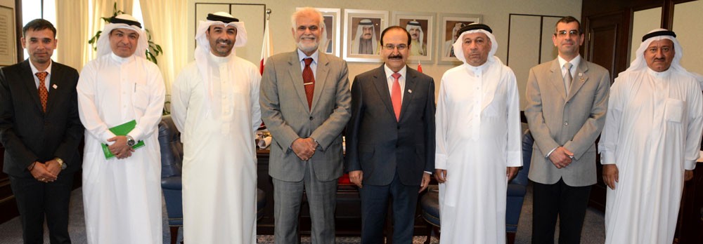 ميرزا يستعرض مشاريع الكهرباء والماء والطاقة المتجددة مع المجلس البلدي للمنطقة الشمالية