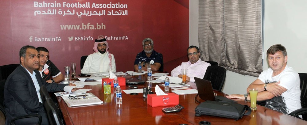 لجنة المنتخبات تطلع على برنامج إعداد المنتخب الأول