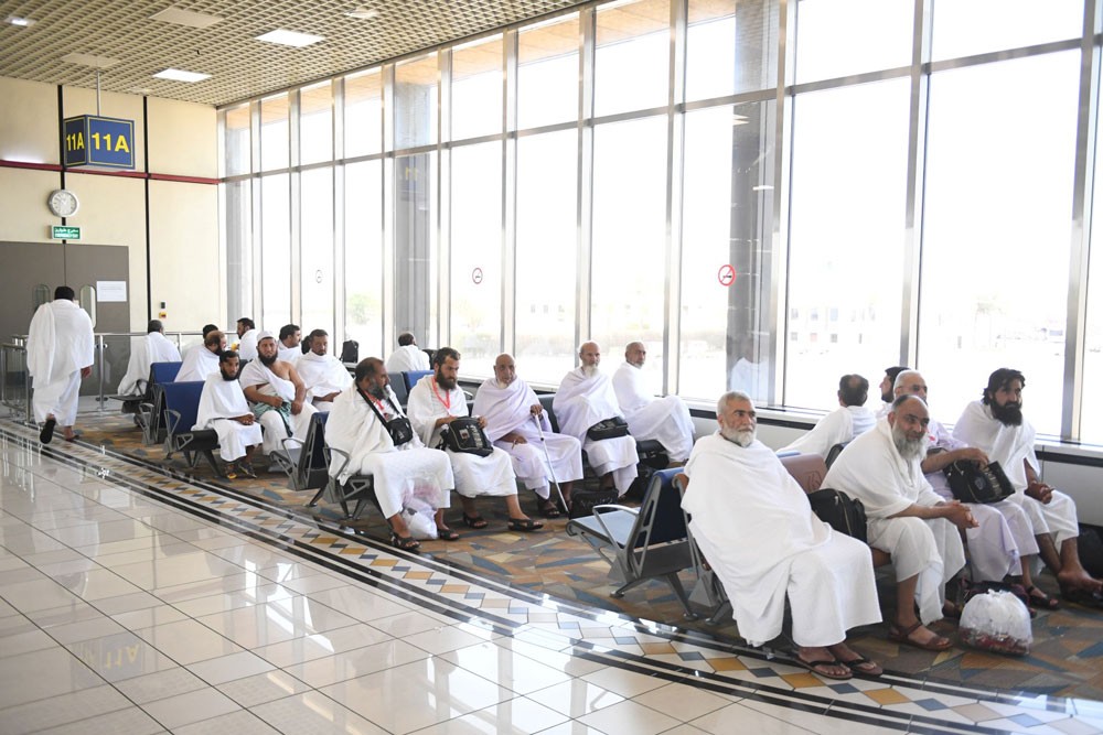 مطار البحرين يشهد ارتفاعًا في أعداد الحجاج المغادرين لأداء فريضة الحج بنسبة 41%