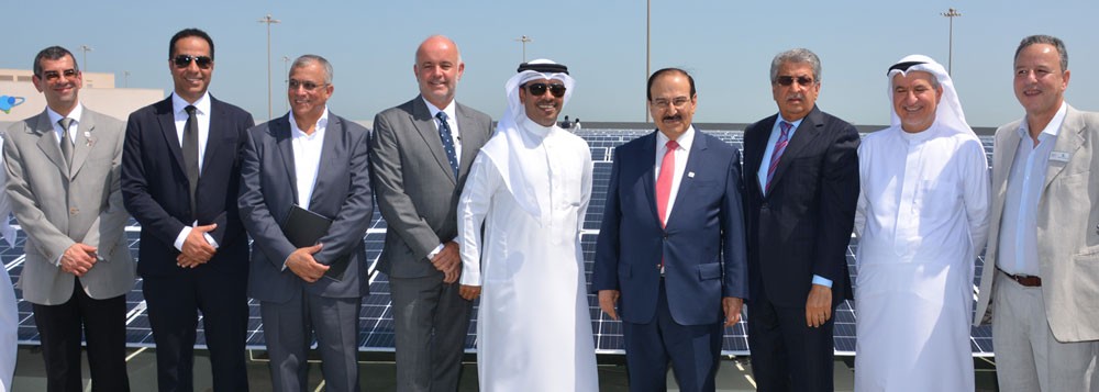 الوزير ميرزا يتفقد مشروع تركيب أنظمة الطاقة الشمسية في مبنى مواقف السيارات بمجمع الأفنيوز