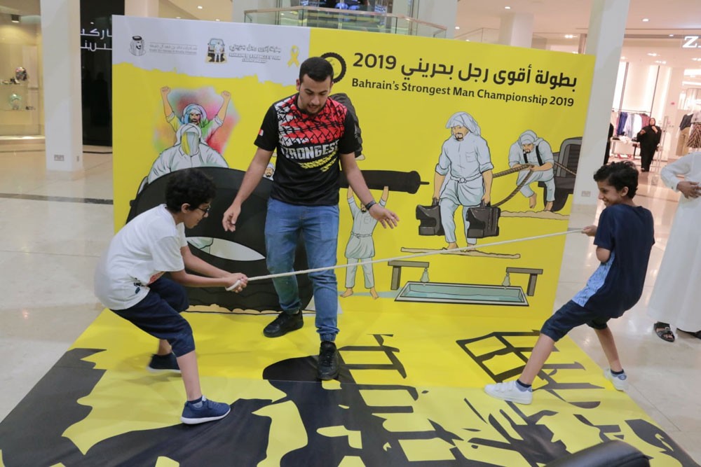 إقبال كبير على الأستاند الترويجي لبطولة #أقوى_رجل_بحريني_2 بمجمع السيف