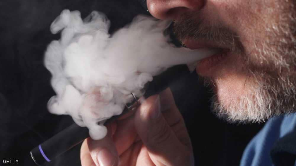 تقرير يوصي بتشجيع السيجارة الإلكترونية.. ويكشف مزاياها
