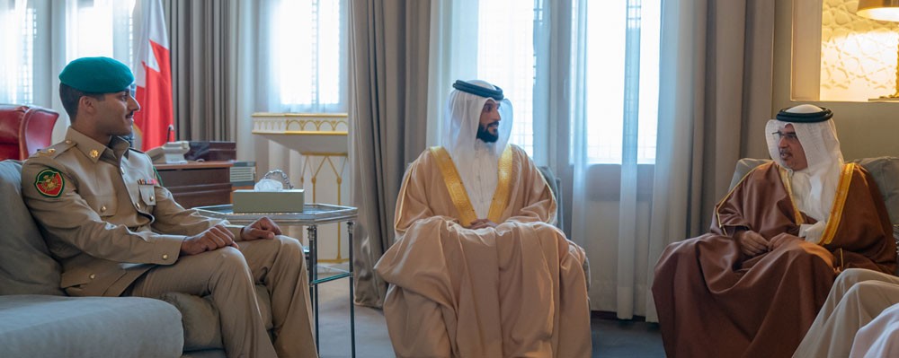 سمو ولي العهد يستقبل سمو الشيخ ناصر بن حمد والملازم عبدالله السيد عطية