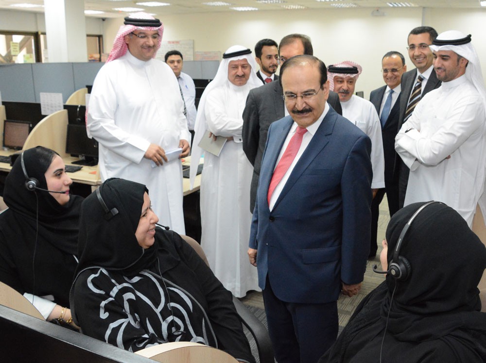 ميرزا يتفقد سير العمل بمركز الاتصالات بهيئة الكهرباء والماء