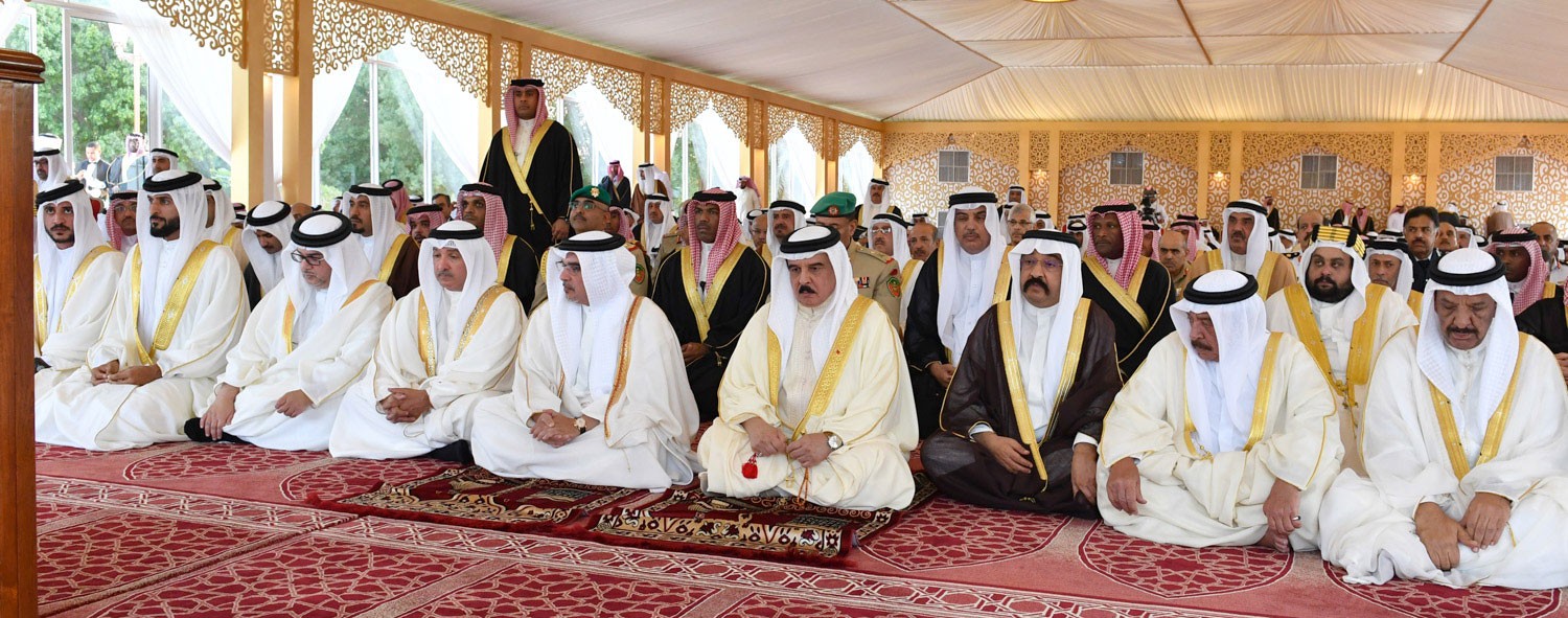 جلالة الملك يشارك المصلين اداء صلاة عيد الأضحى المبارك