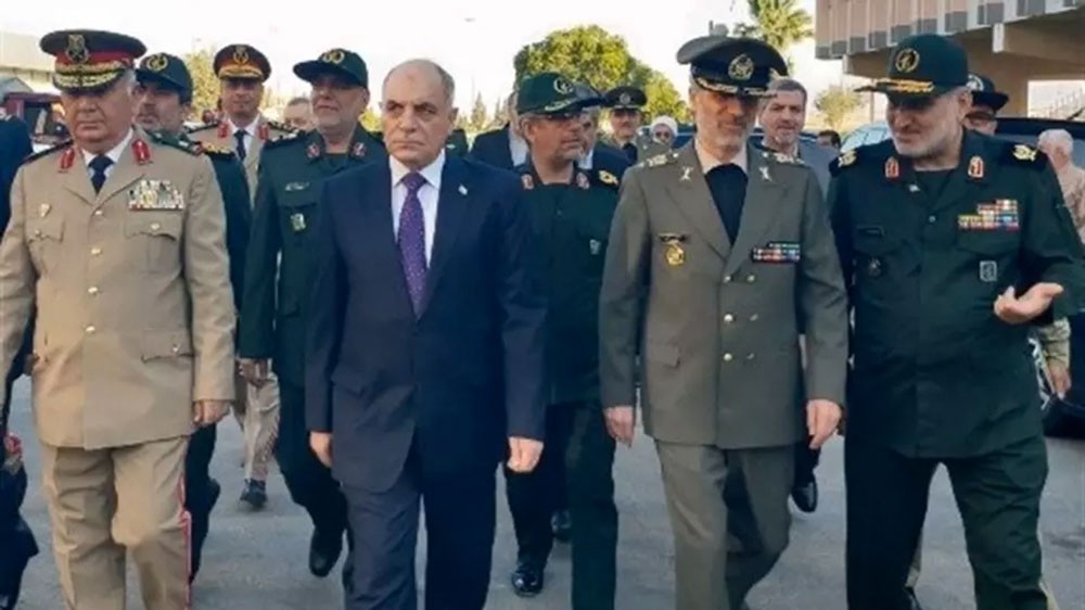 وزير الدفاع الإيراني يصل سوريا وسط ضغوط روسية