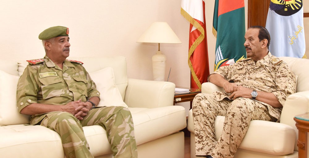 صاحب المعالي القائد العام لقوة دفاع البحرين يستقبل سمو رئيس الحرس الوطني
