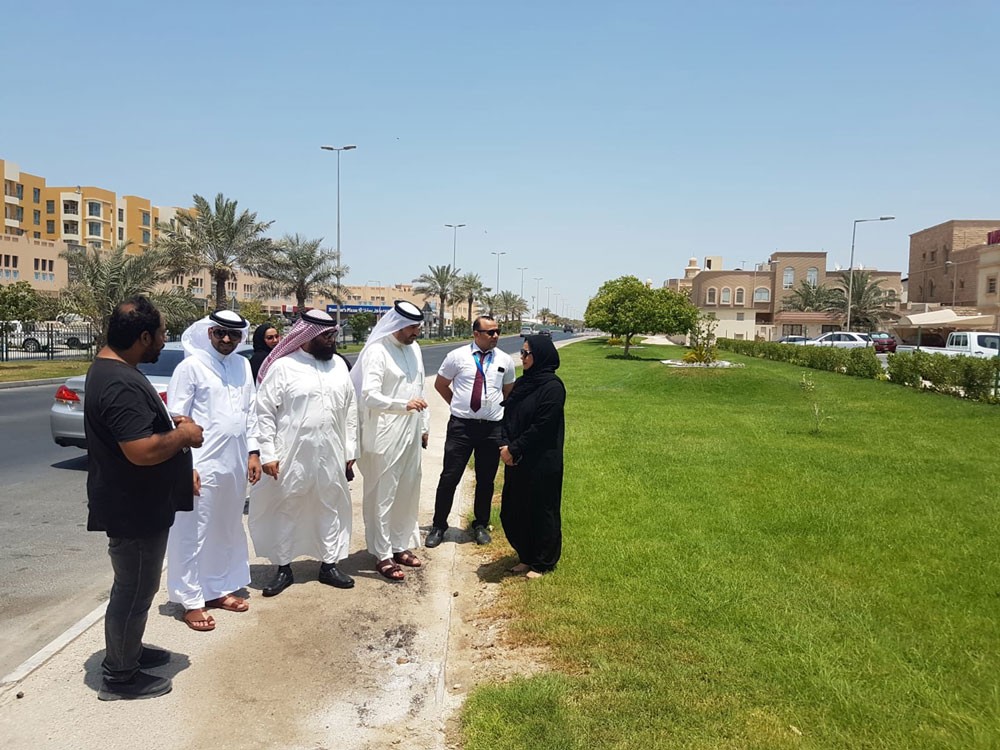 مدير عام بلدية "الجنوبية" يتفقد المرحلة الرابعة من مشروع تطوير وتجميل شارع القدس