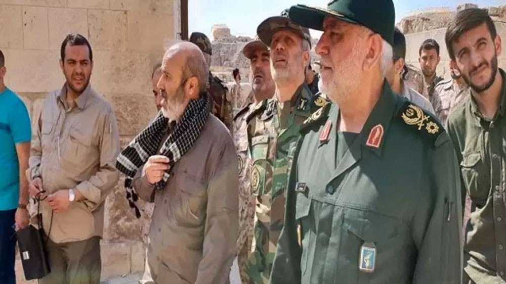 وزير دفاع إيران يلتقي قادة ميليشيات تدعمها طهران في حلب