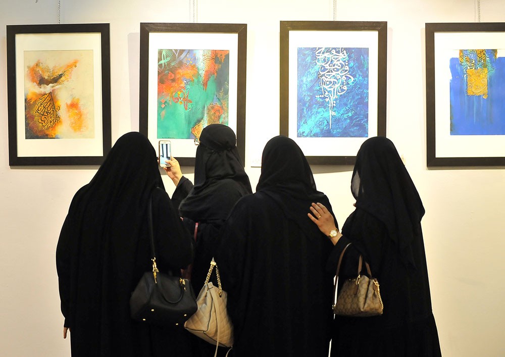 التشكيلية رجاء الشافعي تقدم الهوية العربية والإسلامية 