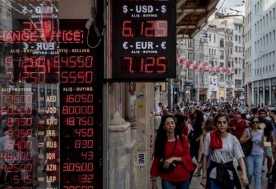 تركيا تواجه أزمة الليرة.. برفع أسعار الكهرباء