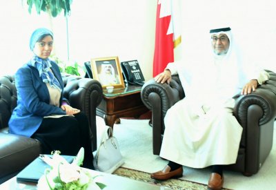 وزير شؤون مجلسي الشورى والنواب يستقبل النائب رؤى الحايكي