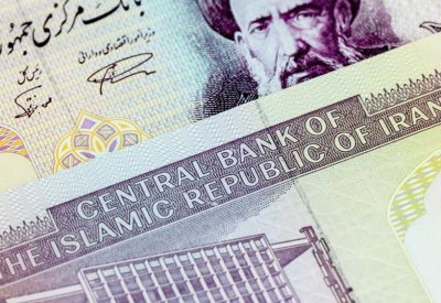 عملة إيران تعود للهبوط.. 120 ألف ريال لكل دولار