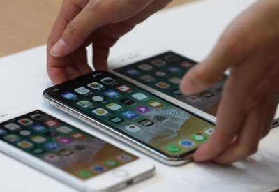أبل تحذر عملاءها من "خطر" في هواتفها