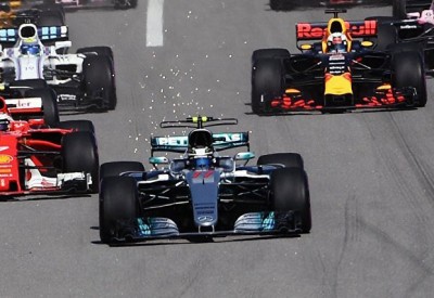 هاميلتون يفوز وفيتل يتعرض لحادث في فورمولا 1