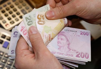 الليرة التركية تواصل التراجع أمام الدولار وترقب لبيانات التضخم