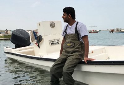 شاب ينقذ حياة عائلة بحرينية من "غدر البحر"