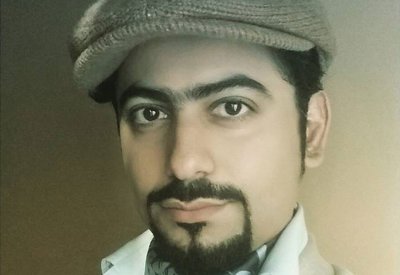 وراء كل وجه قصة، وأرسم بمعدل 6 ساعات يوميا