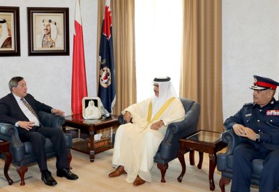 وزير الداخلية يبحث مع سفير سنغافورة مجالات التعاون والتنسيق الأمني
