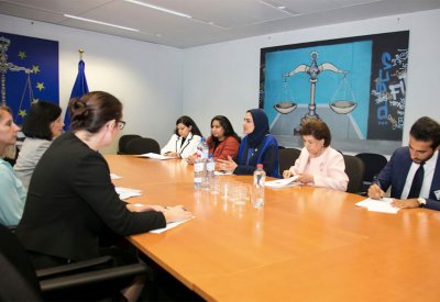 الأنصاري تستعرض ما تم إنجازه وطنياً أمام المفوضة الأوربية للعدالة والمساواة بين الجنسين