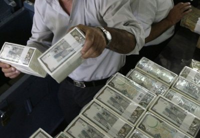 3 آسيويين يعملون في "برادة" يستولون على 300 ألف دينار
